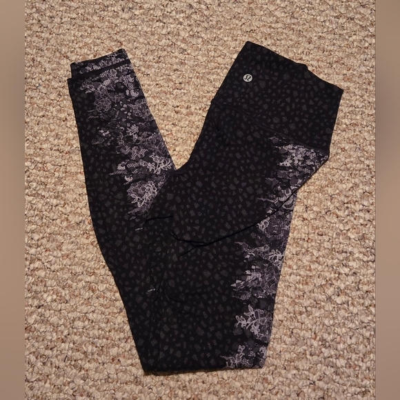 Women's Black Patterned Leggings - Picture 3 of 7